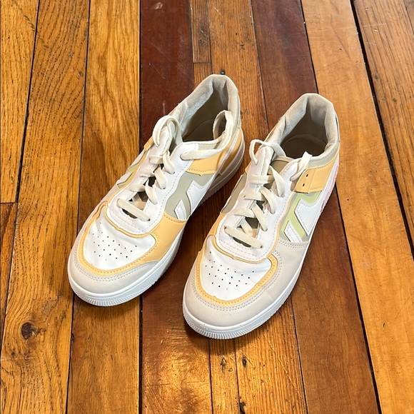 Multi Color shoe in good condition! - Picture 1 of 4